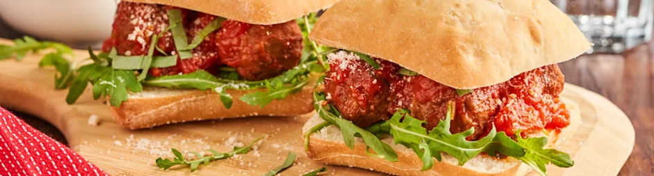 Italiaanse broodjes gehaktbal met groene-bonensalade