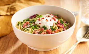 Spaghetti met boerenkool, spekjes en ricotta