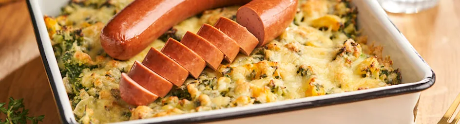 Boerenkoolstamppot uit de oven met paprika en vegetarische rookworst