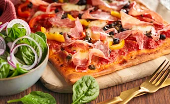 Pizza spinata romana met spinaziesalade