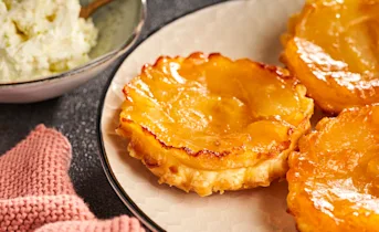 Mini tarte tatins met limoenroom