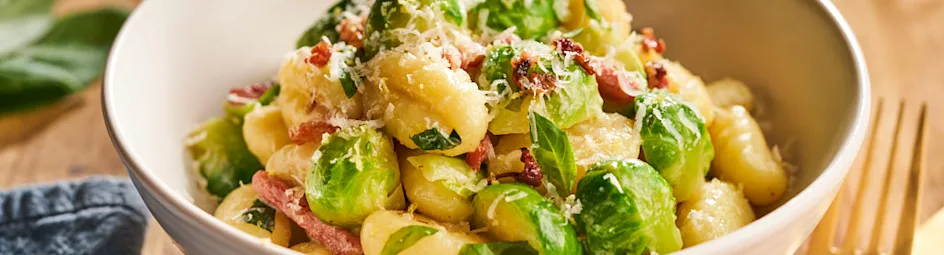 Gnocchi met romige spruitjes en spekjes
