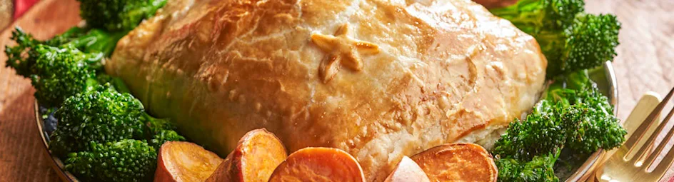 Zalm wellington met spinazie en geroosterde zoete aardappels