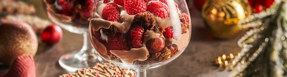 Triple chocolate trifle met rood fruit