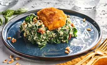 Spinaziestamppot met kaasschnitzel