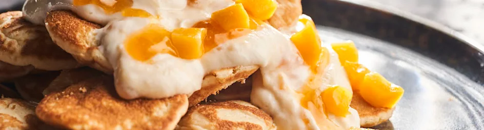 Poffertjes met mango en fruit swirls