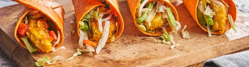 Groentewraps met krokante kip en honing-mosterddressing