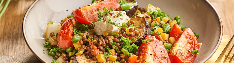 Linzenstoof met geroosterde tomaten en aubergine