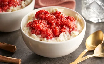 Rijstpudding met frambozen, kaneel en sinaasappel