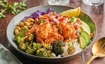 Vistacobowls met broccoli, avocado en srirachamayonaise