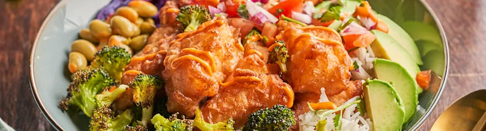Vistacobowls met broccoli, avocado en srirachamayonaise