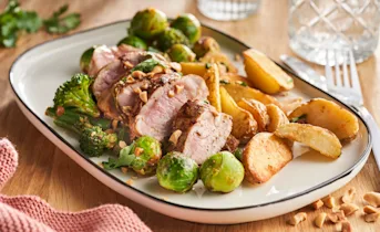 Aardappeltjes uit de oven met Aziatische spruitjes en varkenshaas