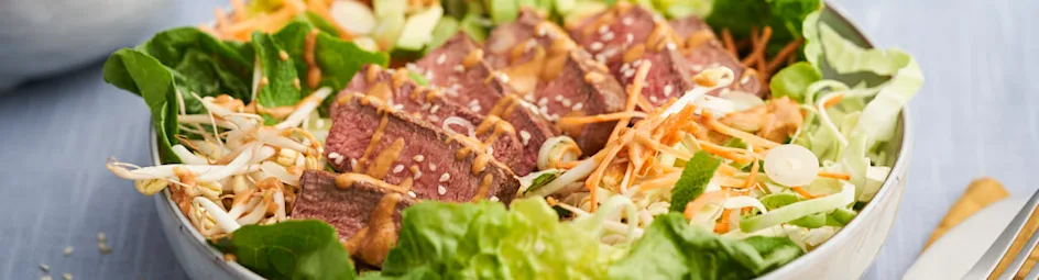 Aziatische biefstuksalade met taugé