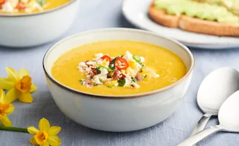 Mexicaanse maïssoep met avocado toast