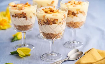 Caramel-vanilletoetjes met gebakken appel