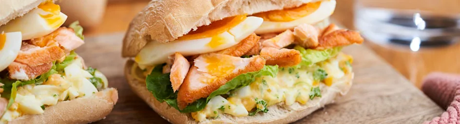 Broodje eiersalade met zalm