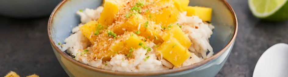 Aziatische rijstpudding met kokos en mango