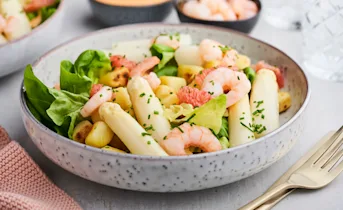 Garnalencocktailsalade met witte asperges