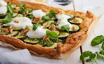 Vegetarische courgetteplaattaart met mozzarella