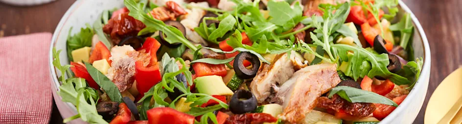 Mediterrane pastasalade met gerookte makreel