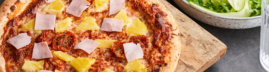 Pizza Hawaï 2.0 met courgettesalade