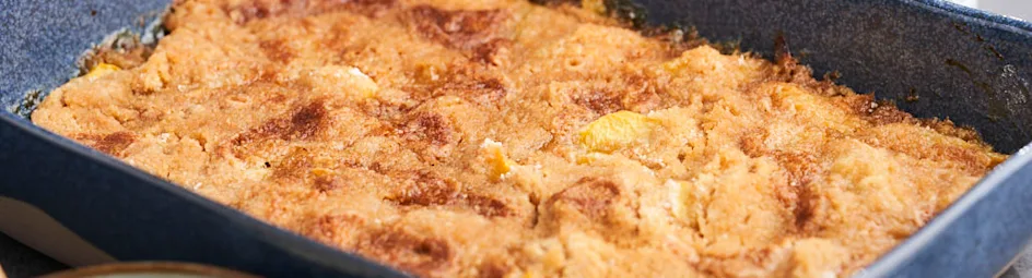 Perzik-nectarinecobbler met vanilleyoghurt