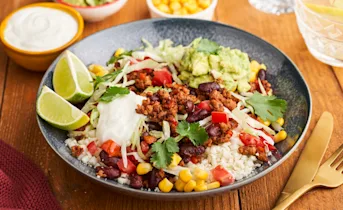 Mexicaanse saladebowl met vegetarisch gehakt