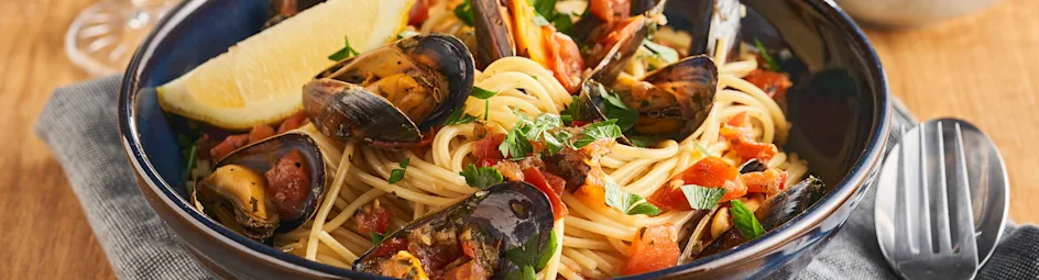 Pittige tomatenpasta met mosselen
