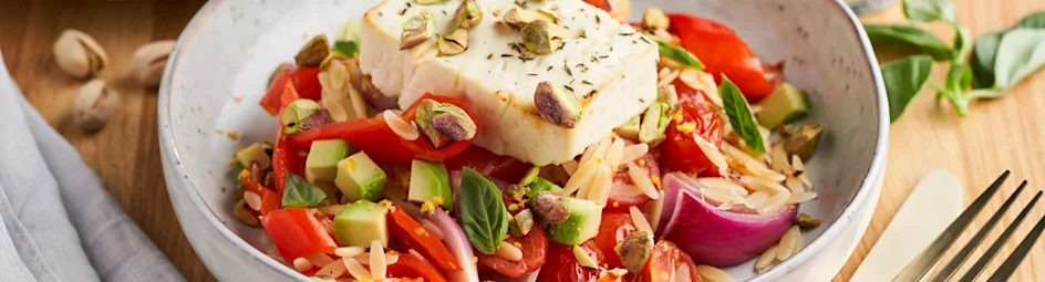 Griekse bowls met geroosterde feta