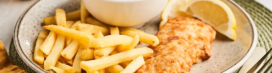 Fish ’n chips met broccolisalade