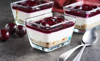 No-bake kersenkwarktaartjes