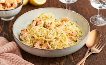 Spaghetti al limone met romige bloemkoolsaus en garnalen