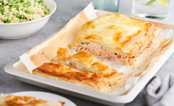 Zalm in bladerdeeg met kruidenroomkaas en groene couscous