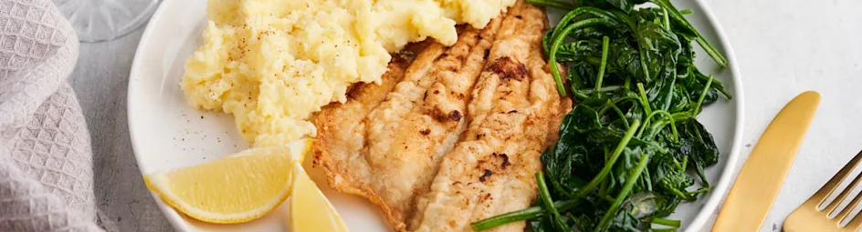 Gebakken schol met spinazie en aardappelpuree
