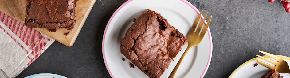 Hazelnoot-chocoladebrownies met crème fraîche