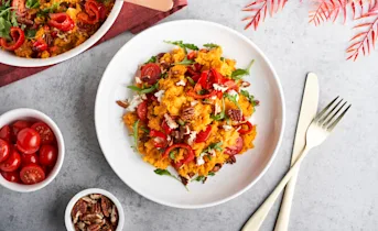 Zoete-aardappelstamppot met rucola en pecannoten