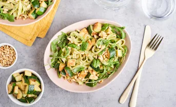 Vegetarische pasta met avocado-roomsaus