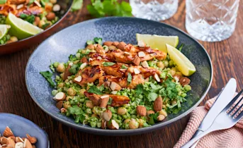 Broccolirijstbowls met teriyakikip
