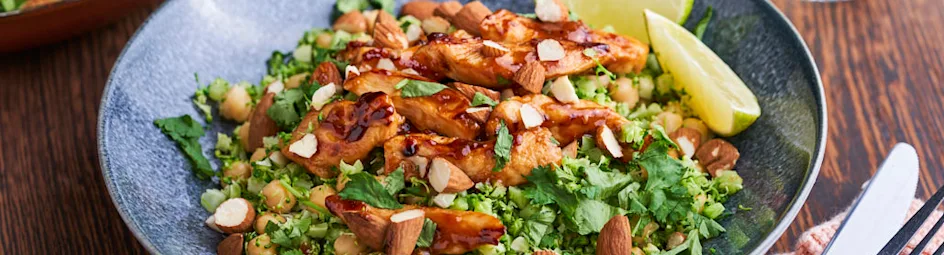 Broccolirijstbowls met teriyakikip