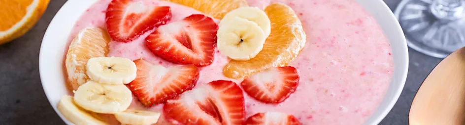 Aardbei-banaansmoothiebowls