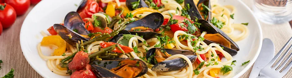 Spaghetti met mosselen, tomaatjes en zeekraal