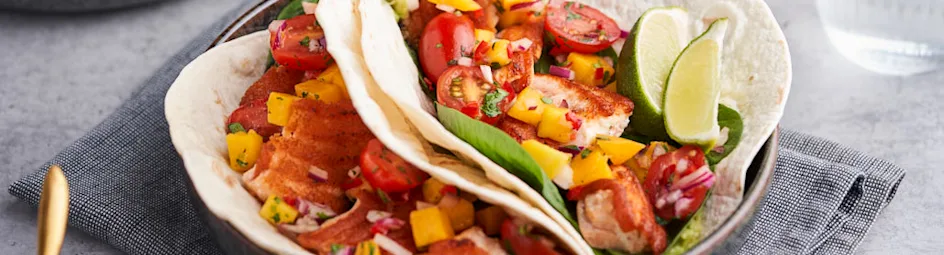Zalm wraps met mango tomaten salsa