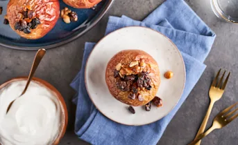 Gevulde appels met noten en vanillekwark