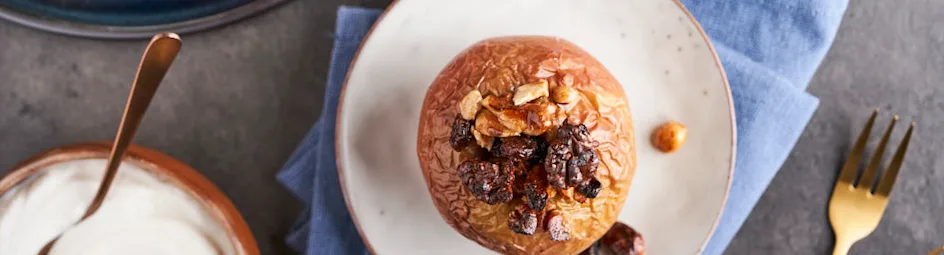 Gevulde appels met noten en vanillekwark
