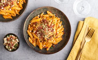 Romige pompoenpasta met krokant spek