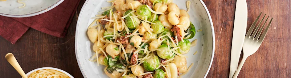 Gnocchi met romige spruitjes en zongedroogde tomaat