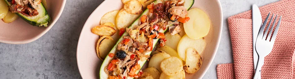 Gevulde courgettes met tonijn en aardappelschijfjes