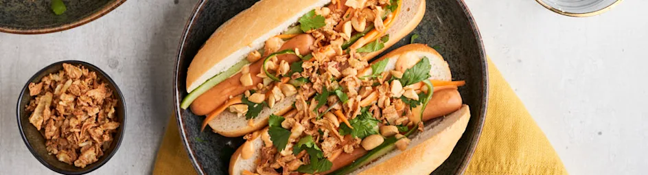 Aziatische hotdogs met ingelegde groenten