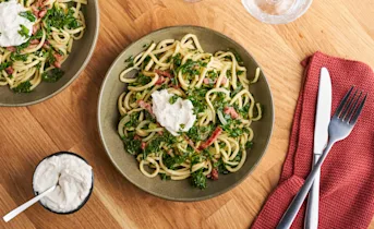 Makkelijke boerenkoolpasta met spekjes en ricotta