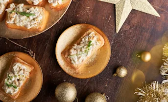 Crostini’s met truffel-eisalade